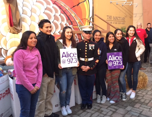 AVID+students+helping+out+US+Marines+at+the+Toys+for+Tots+drive.