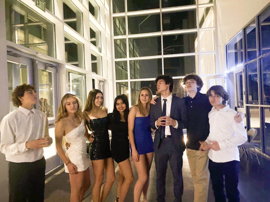 Students+together+and+enjoying+time+at+Winter+Formal+since+2020.