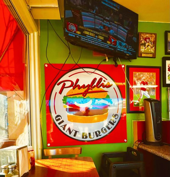 Phyllis' Giant Burgers: Review